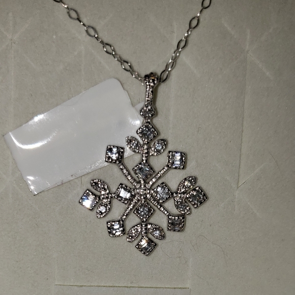 18 inch, Simulated Diamond, Snowflake Pendant, 925 Silver, TGW 3.78 carats, NWT - Picture 3 of 5